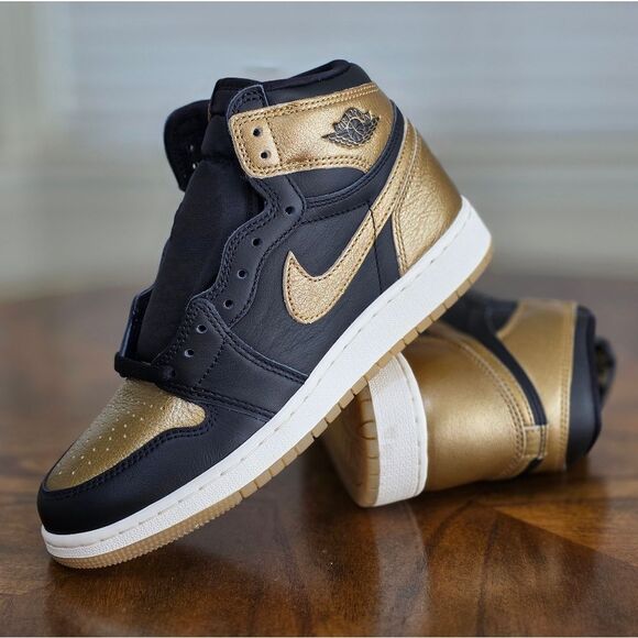 Nike Air Jordan 1 Retro Hi OG Black Metallic Gold FD1437-071 GS 6Y Women's 7.5 - Picture 2 of 14